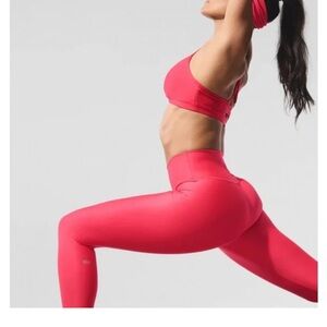 Outfit:Alo yoga, airlift high waist 7/8 leggings XXS airlift bra XS deep red